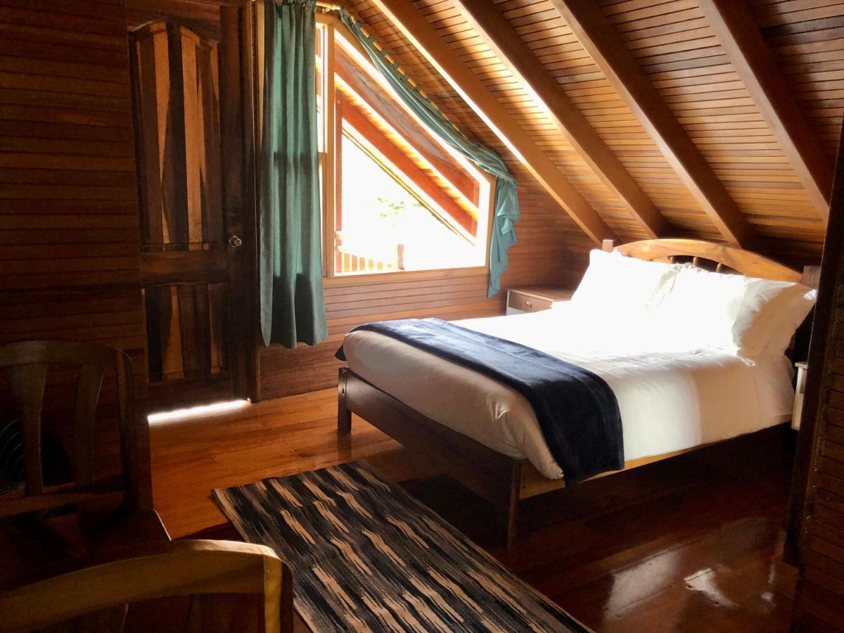 Hostal Zafiro Mindo Eksteriør billede