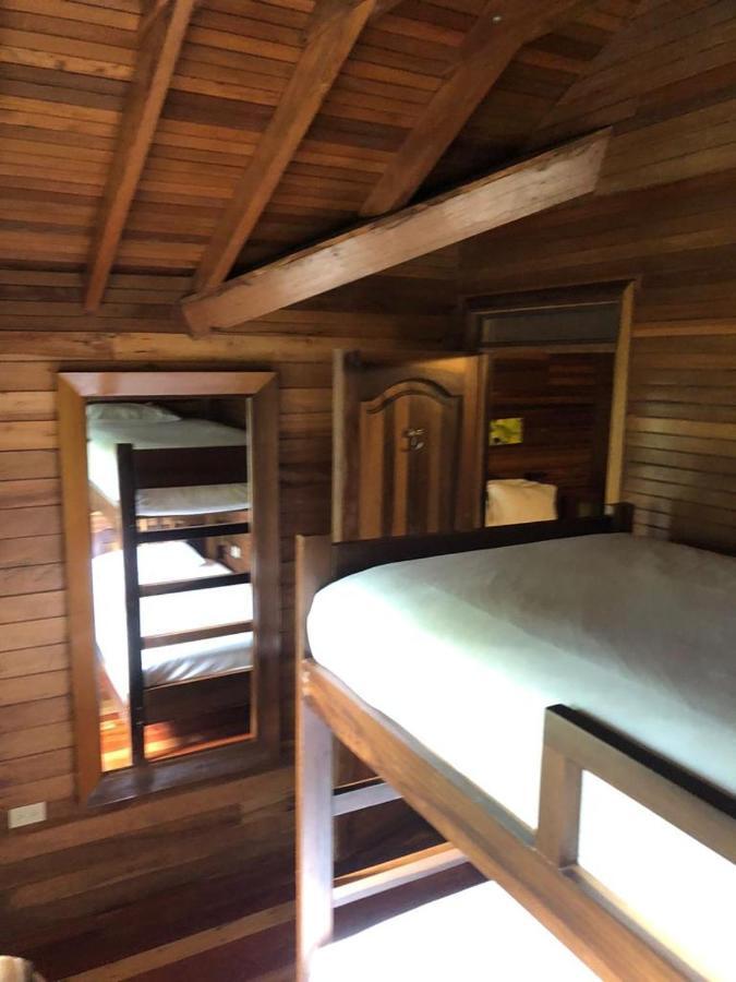 Hostal Zafiro Mindo Eksteriør billede